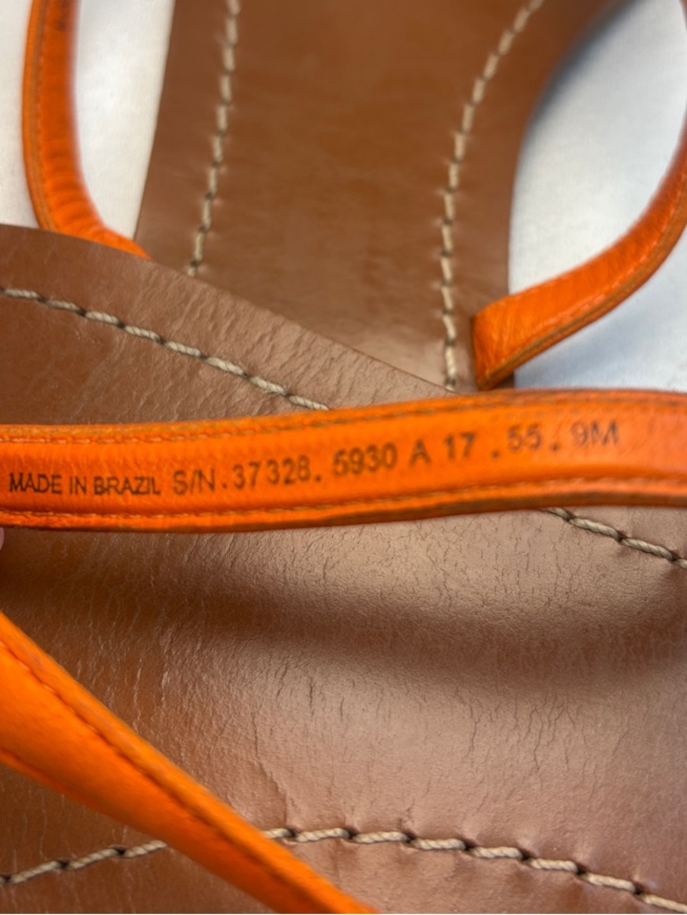 Tory Burch Orange Leather Thong Sandals with Gold Logo - Picture 6 of 7